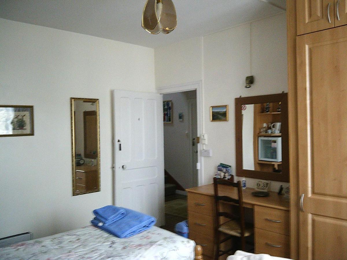 Webb'S Of Glomel Bed & Breakfast Екстериор снимка
