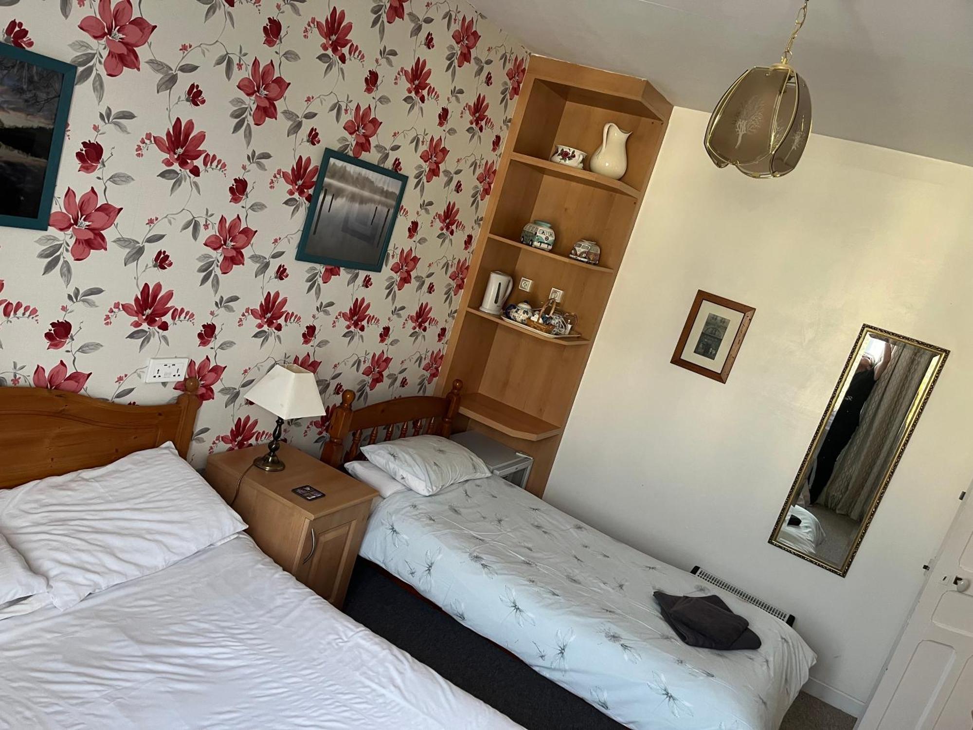 Webb'S Of Glomel Bed & Breakfast Екстериор снимка